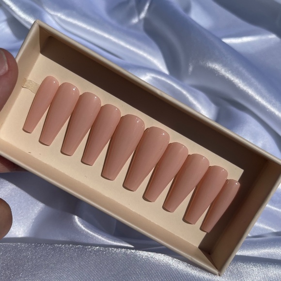 Nude Press On Nails - Picture 1 of 1